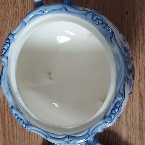 ~Destroyed~ Vintage Beautiful Soup Tureen - Picture 5 of 7